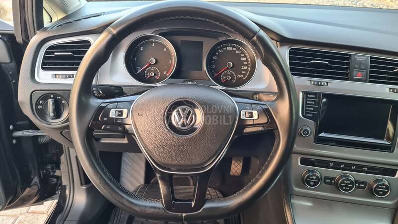 Volkswagen Golf 7 1.6TDI BLUEMOTION