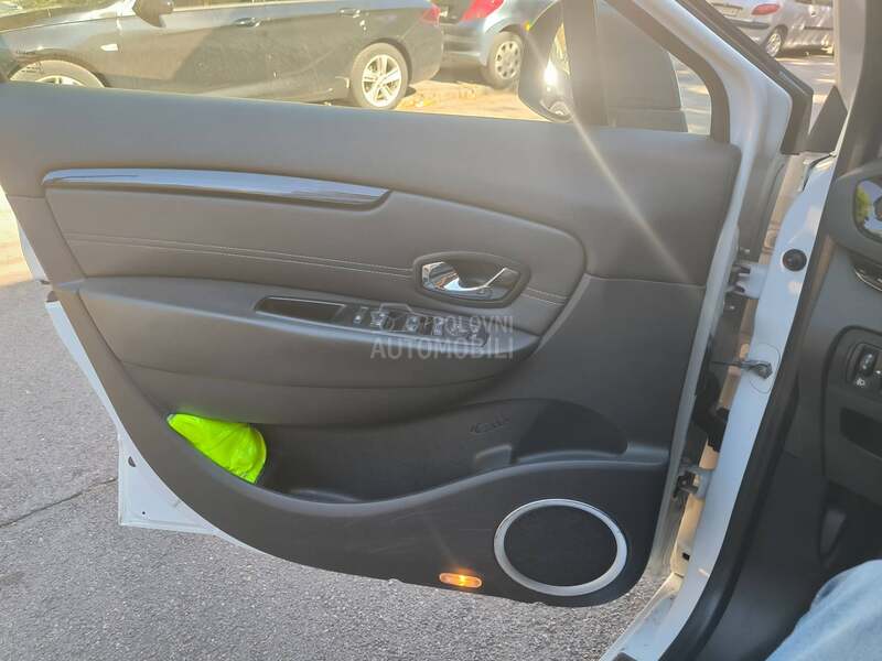 Renault Scenic AUTO  X-MODE  PERLA