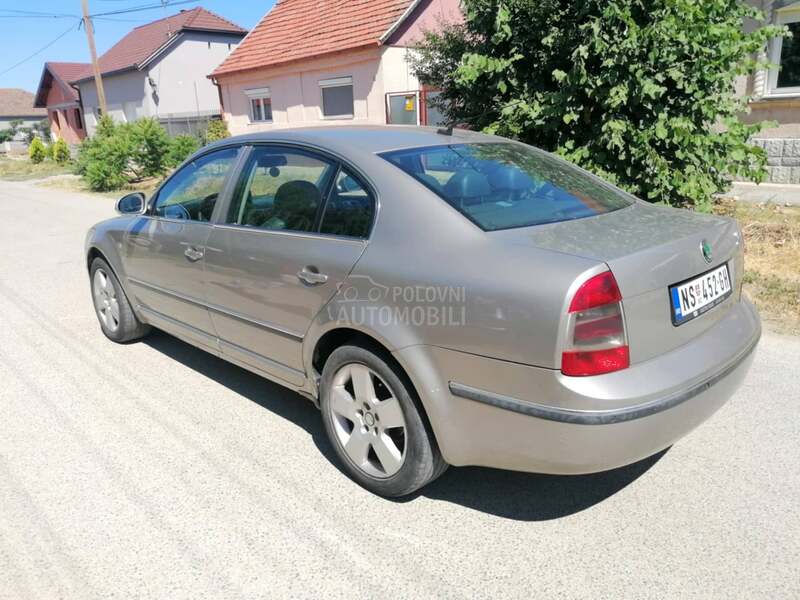 Škoda Superb 