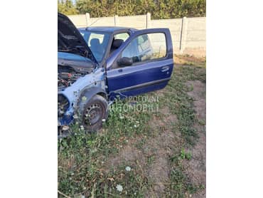 Renault Clio 1999. god. -  kompletan auto u delovima