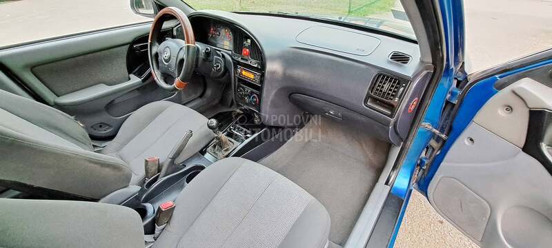 Hyundai Elantra 1.6