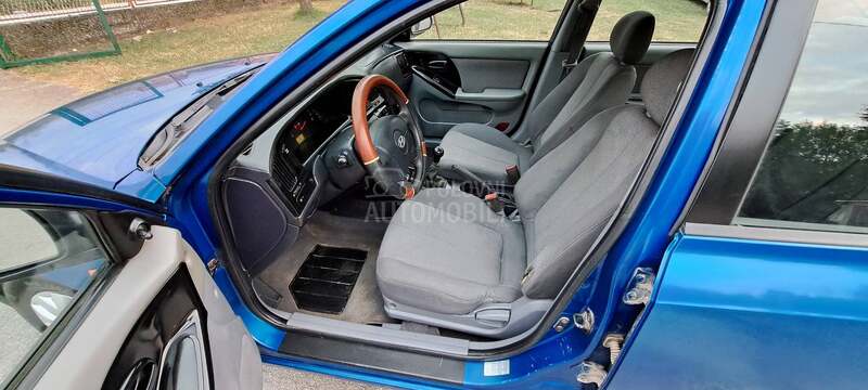 Hyundai Elantra 1.6
