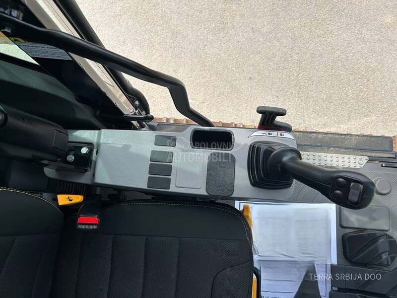 JCB 220 X LC BLACK EDITION