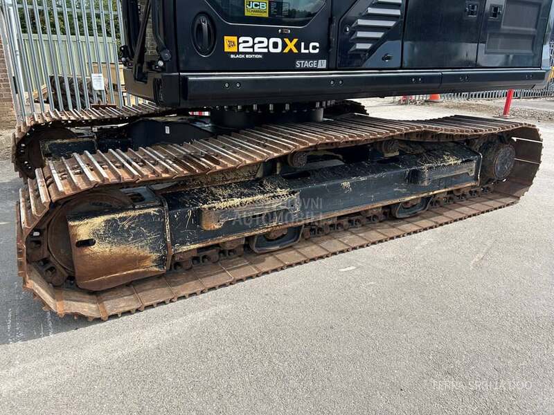 JCB 220 X LC BLACK EDITION