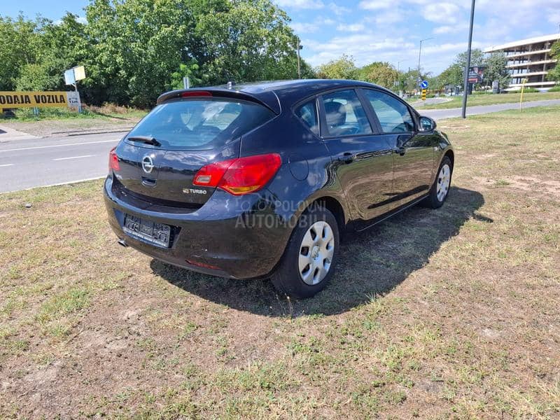 Opel Astra J 1,4b