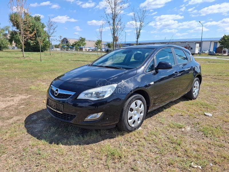 Opel Astra J 1,4b