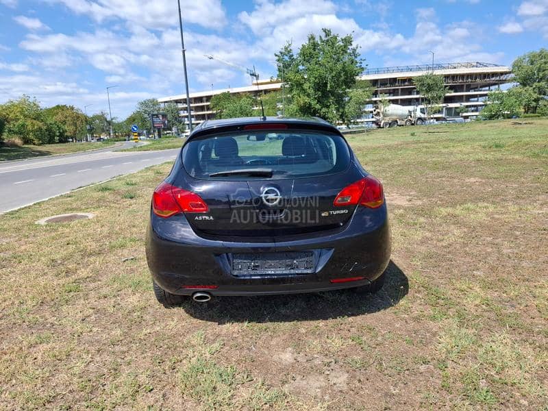 Opel Astra J 1,4b