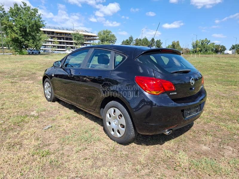 Opel Astra J 1,4b