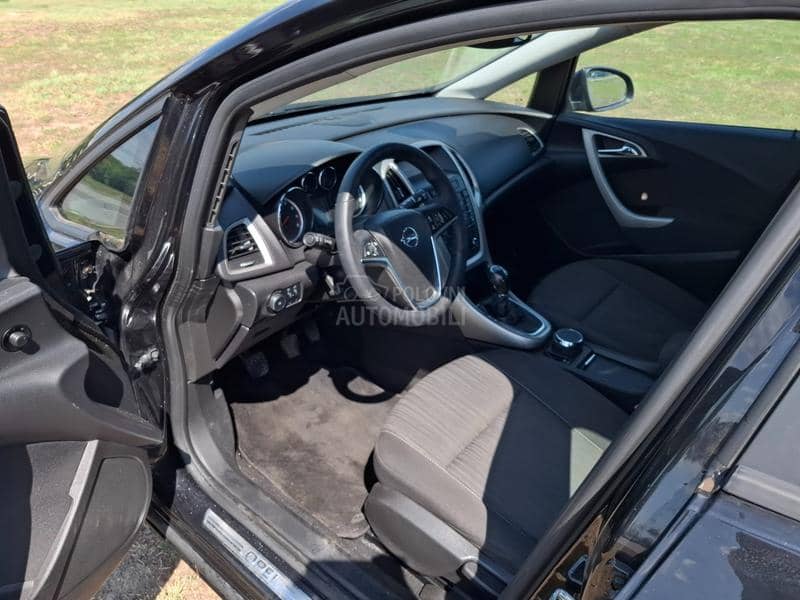 Opel Astra J 1,4b