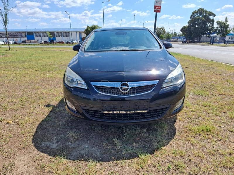 Opel Astra J 1,4b