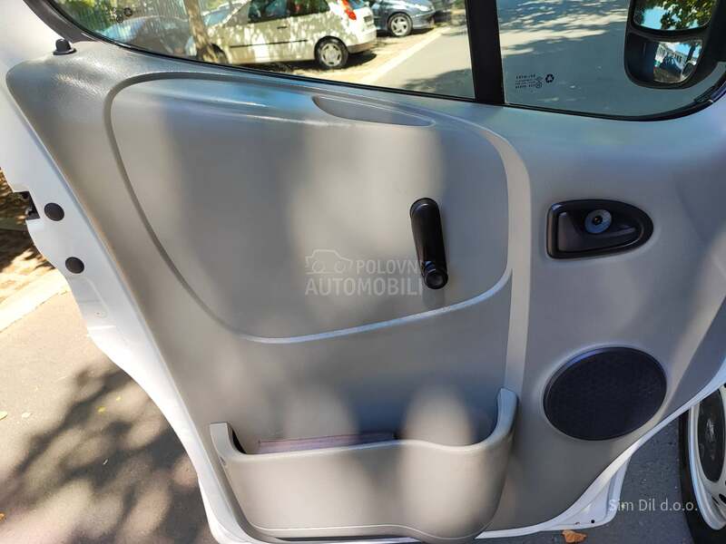 Renault Trafic 2.0 dci ORGINALNA KM