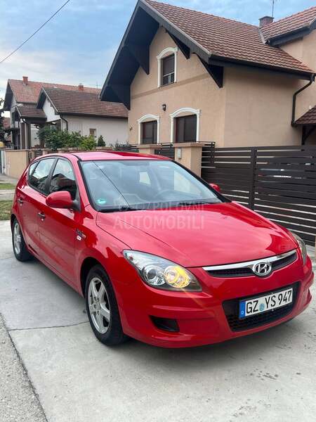 Hyundai i30 1.4 blue drive
