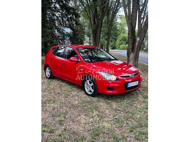 Hyundai i30 1.4 blue drive