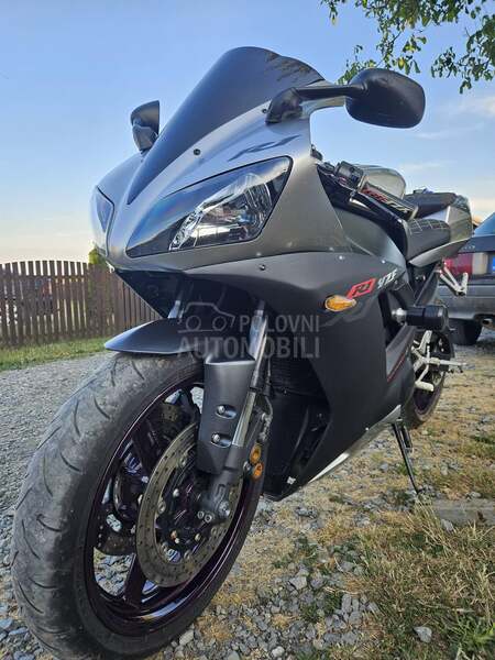 Yamaha R1