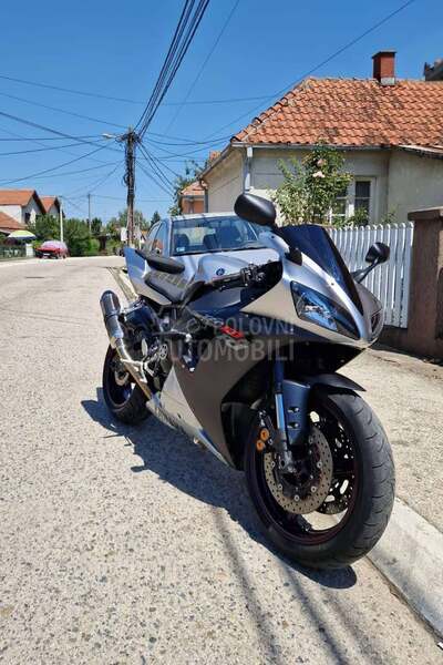Yamaha R1