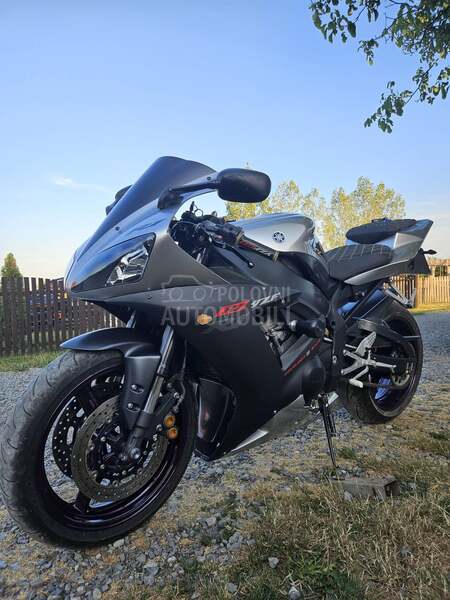 Yamaha R1