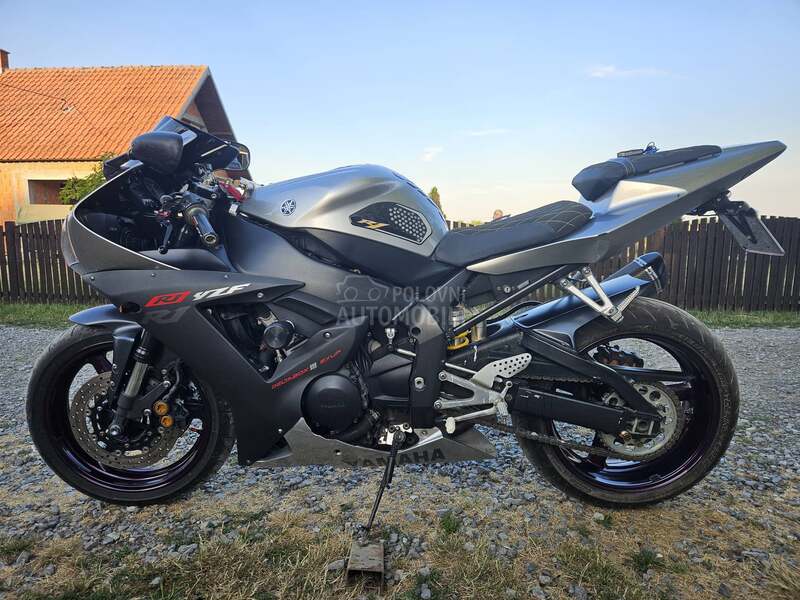Yamaha R1
