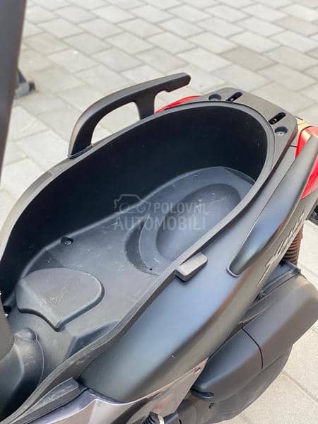 Yamaha Xmax 125