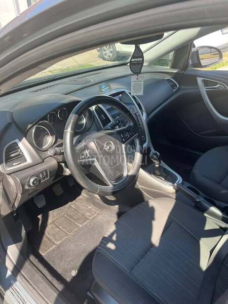 Opel Astra J 