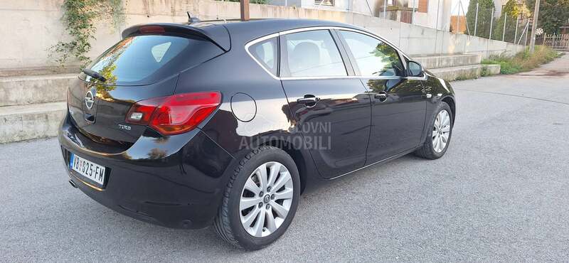 Opel Astra J 1.6  TNG COSMO