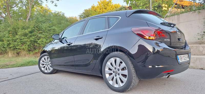 Opel Astra J 1.6  TNG COSMO