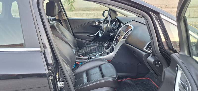 Opel Astra J 1.6  TNG COSMO