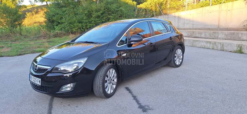 Opel Astra J 1.6  TNG COSMO