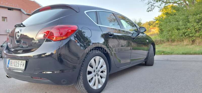 Opel Astra J 1.6  TNG COSMO