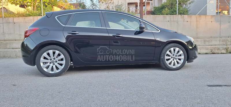 Opel Astra J 1.6  TNG COSMO