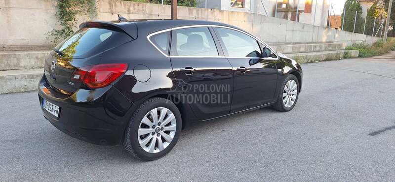 Opel Astra J 1.6  TNG COSMO