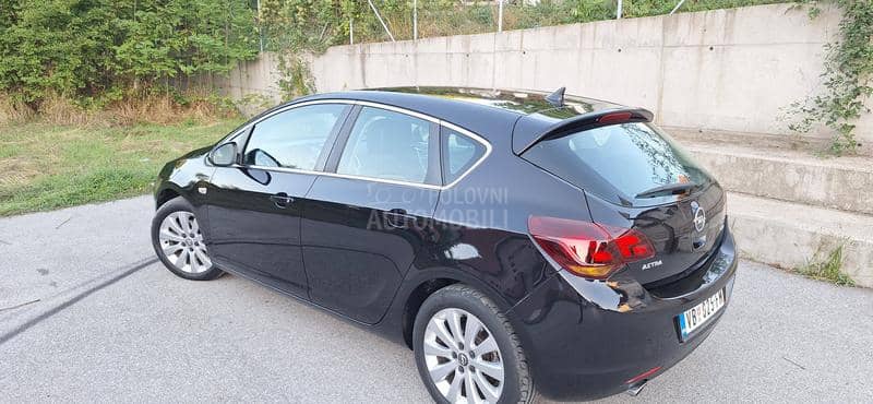 Opel Astra J 1.6  TNG COSMO
