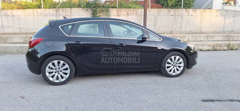 Opel Astra J 1.6  TNG COSMO