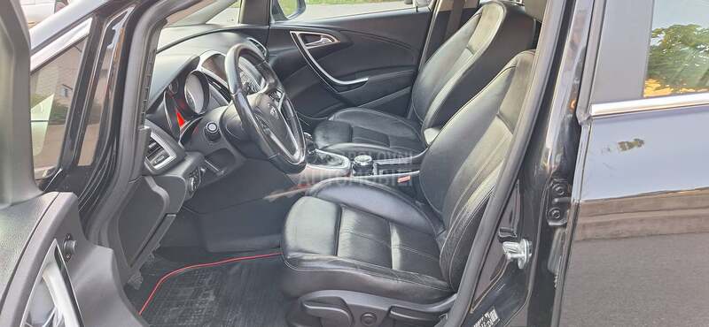 Opel Astra J 1.6  TNG COSMO