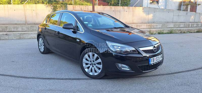 Opel Astra J 1.6  TNG COSMO