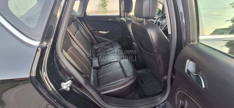 Opel Astra J 1.6  TNG COSMO