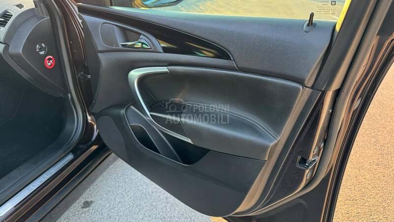 Opel Insignia /2.0D/PANO/F U L