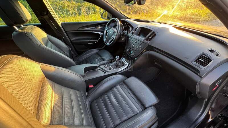 Opel Insignia /2.0D/PANO/F U L