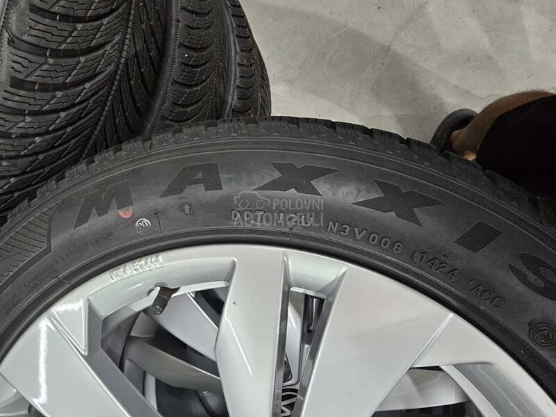 Maxxis 215/55 R18 Zimska