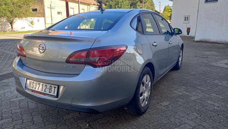 Opel Astra J 1.7 CDTI