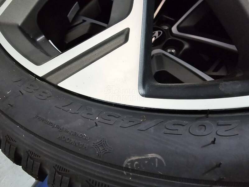 Hankook 205/45 R17 Zimska