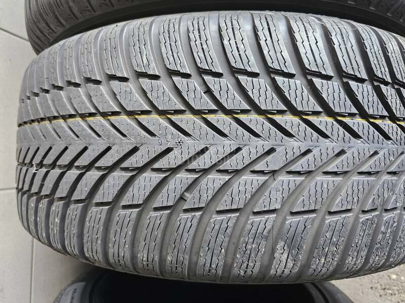 Nokian 275/50 R20 Zimska
