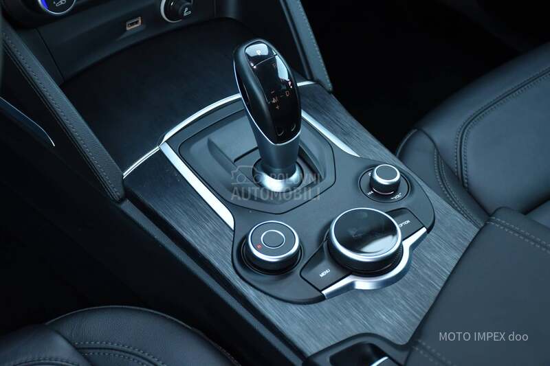 Alfa Romeo Stelvio 2.0 TURBO / 280 / CH