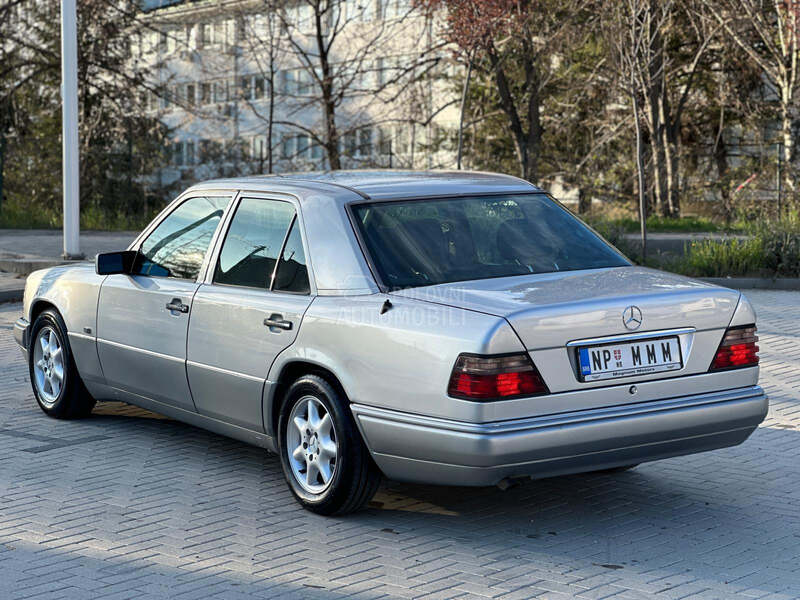 Mercedes Benz E 200 