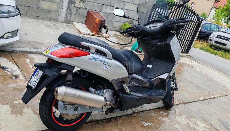 Yamaha X MAX V L A S N I K