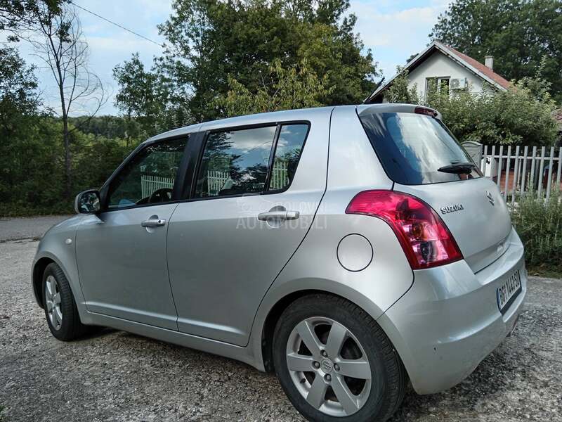 Suzuki Swift 