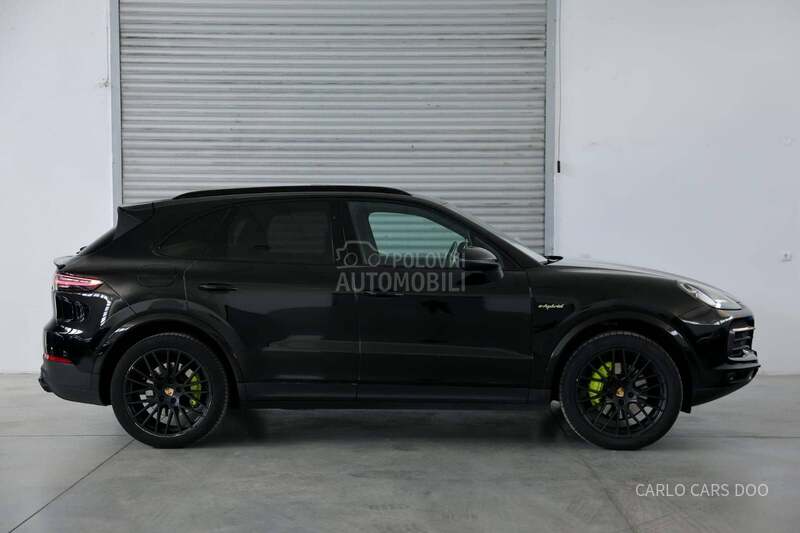 Porsche Cayenne e-Hybrid Rata od 800