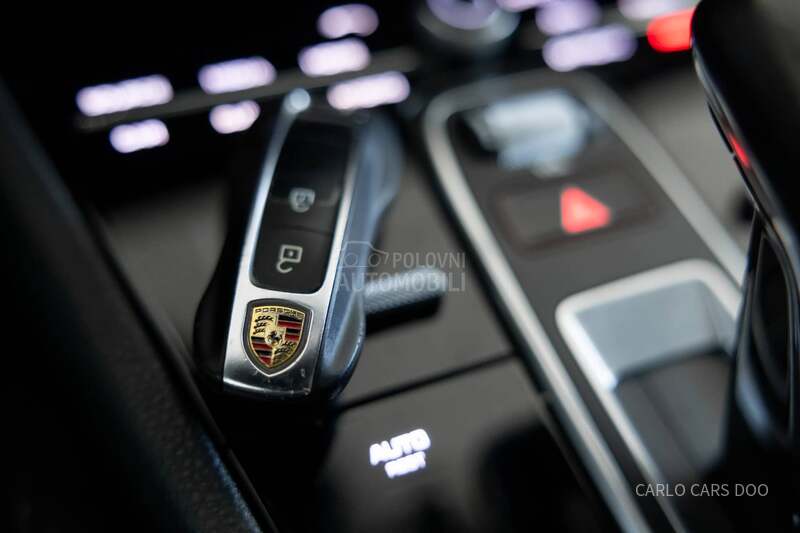 Porsche Cayenne e-Hybrid Rata od 800