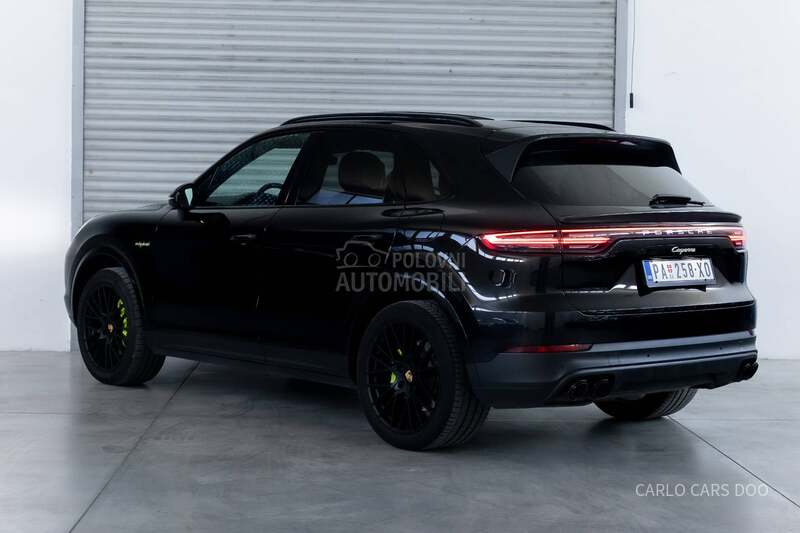 Porsche Cayenne e-Hybrid Rata od 800