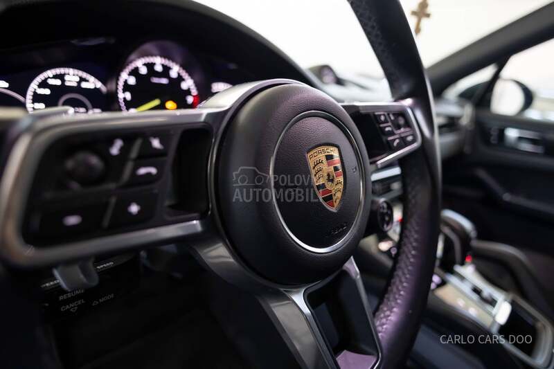 Porsche Cayenne e-Hybrid Rata od 800