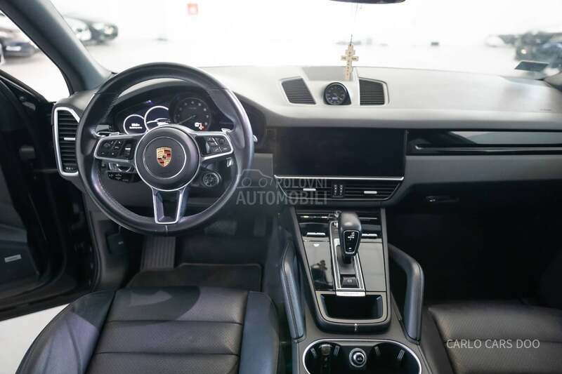 Porsche Cayenne e-Hybrid Rata od 800